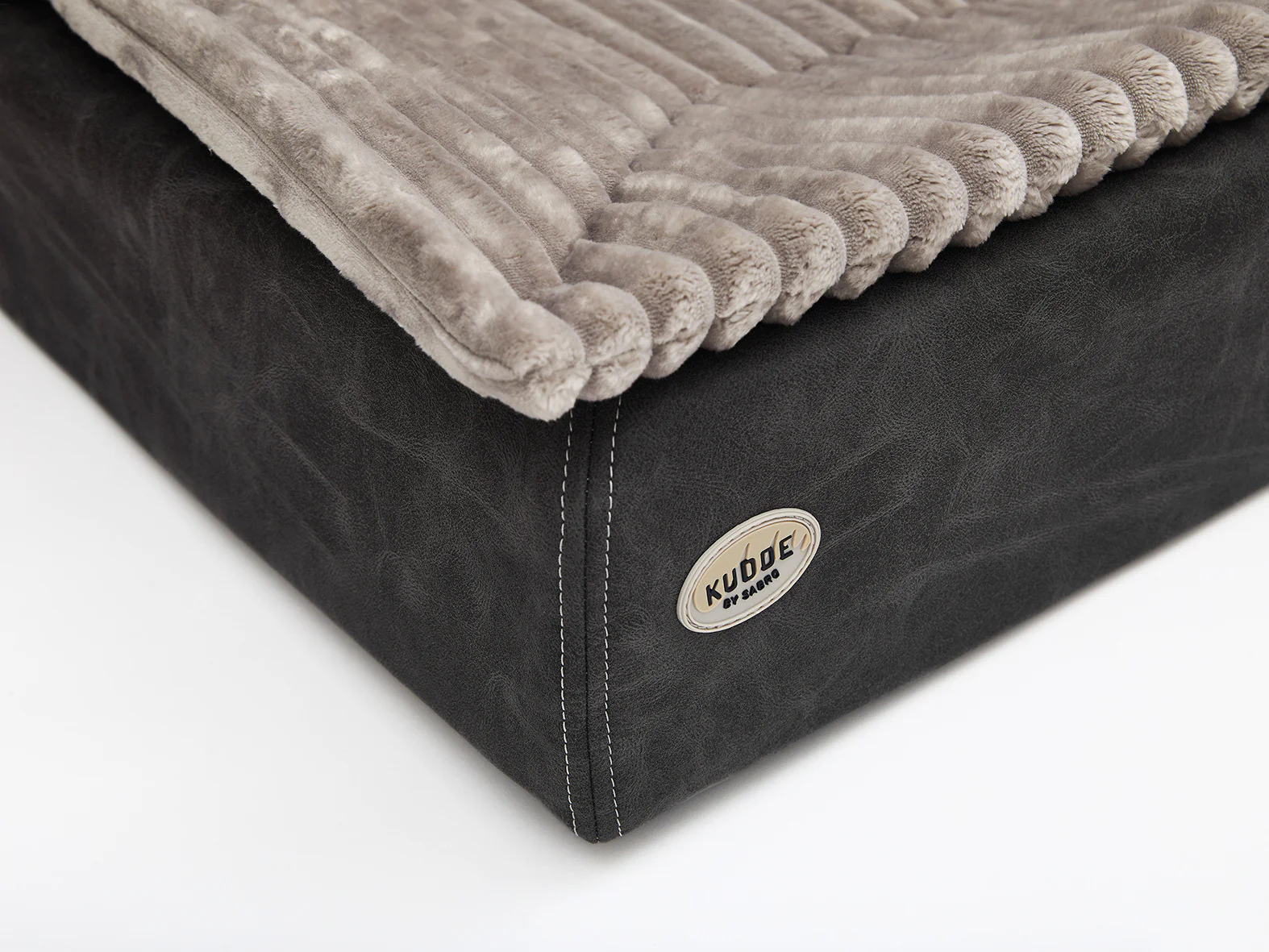 Hundebett KUDDE veganes Wildleder - Image 23